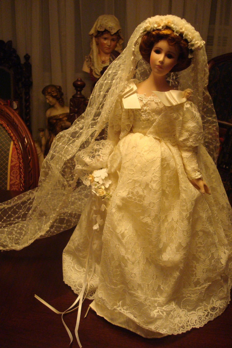 1990s Seymour Mann Connoiseur bride doll, 17" WHITE LACED RIBBONS LONG TRAIN