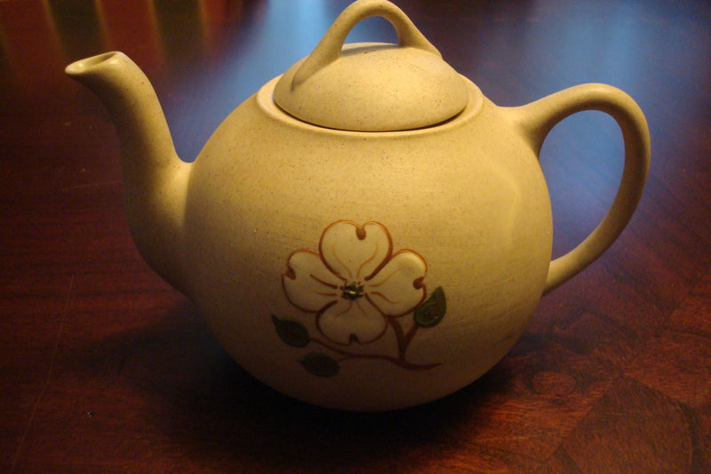 Pigeon Forge Pottery teapot Dogwood flower pattern COLOR GREY WHITE FLOWERS ^^
