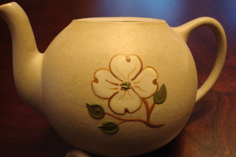 Pigeon Forge Pottery teapot Dogwood flower pattern COLOR GREY WHITE FLOWERS ^^