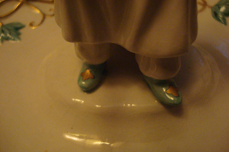 Italian ceramic jewelry holder, decorated with blue flowers and gold[7]