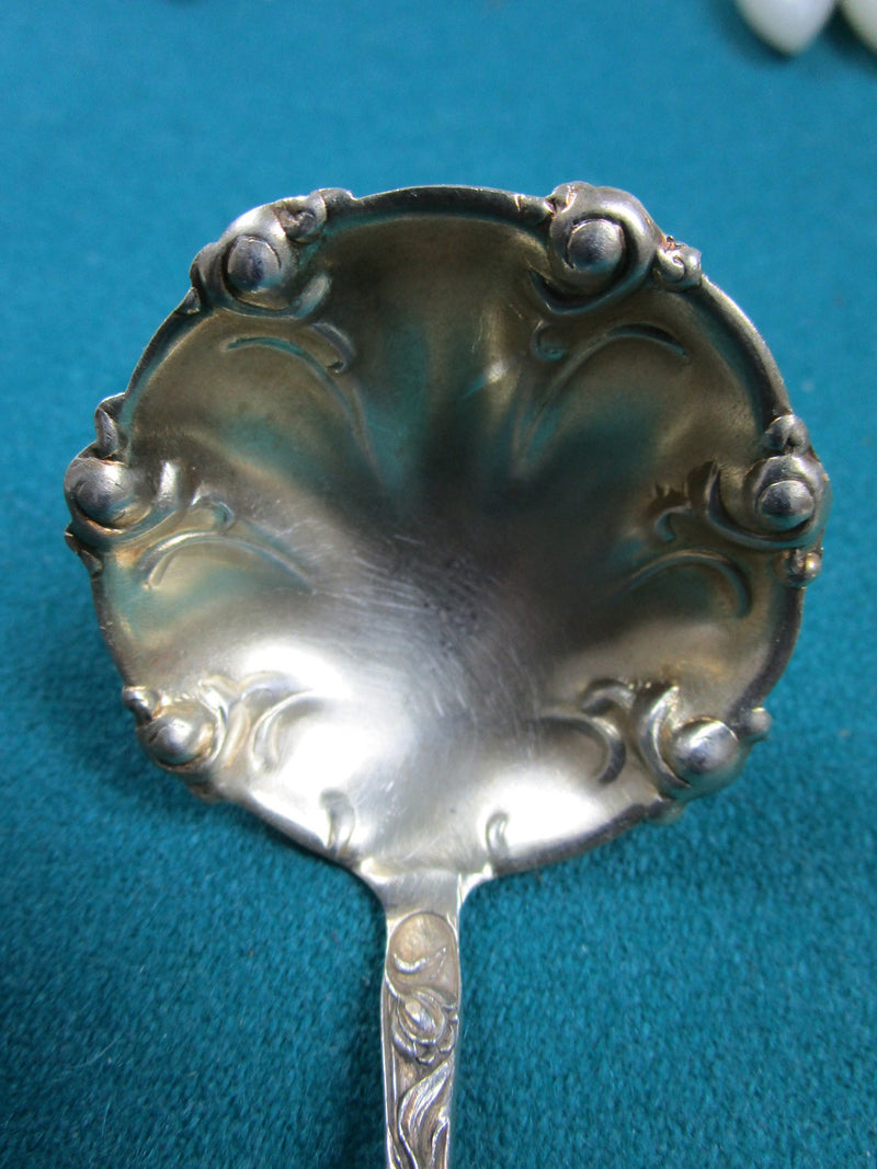 Gorhan? Sterling Gravy  Spoon Flowers Engraving 4 1/2" [silv]