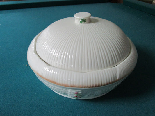 Belleek cottage 2 Qt Round Covered, casserole, 11th mark (green 2001/06), 9 5/8
