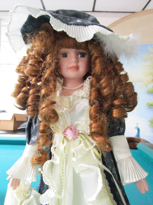 1980s Victorian doll blue dress, 17" bag and a lot of pearls [a*4]