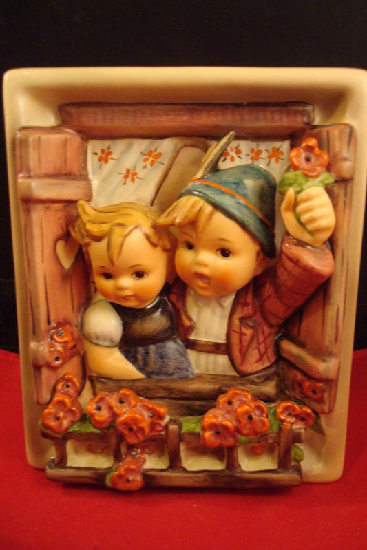 Hummel "Vacation Time" # 125 TM5, 4 3/4" tall NEW ^^^^