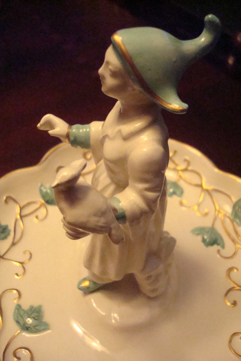 Italian ceramic jewelry holder, decorated with blue flowers and gold[7]