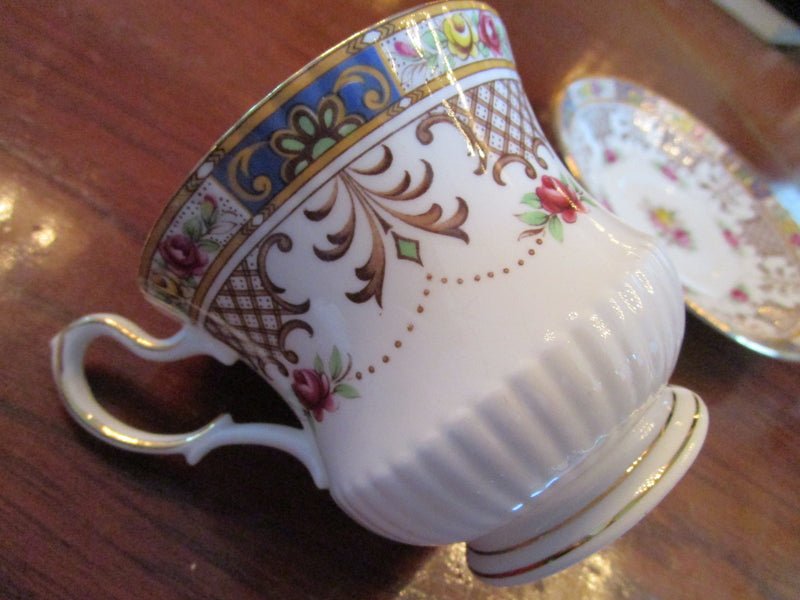 Queens Rosina, England, Kenilworth pattern, garland,  cup and saucer orig [86c]
