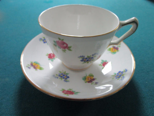Royal Victoria England Floral Tea Cup And Saucer  Original [65]