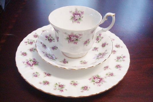 Royal Albert England TRIO " Sweet Violets". Cup, saucer and plate^^