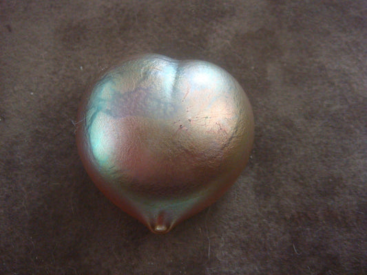 Isle of Wight paperweight heart shaped, iridescent,  Hand Blown 2" diam[PPWA]