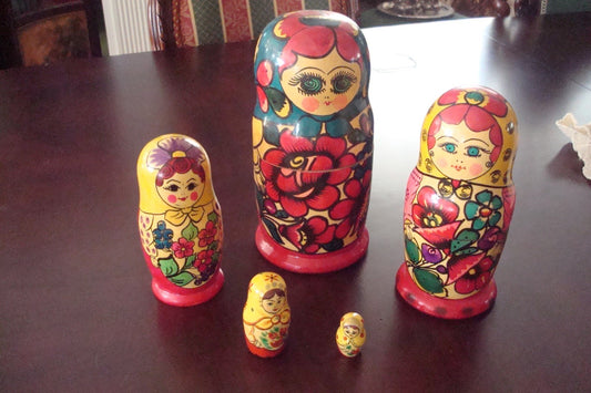 Russian nesting dolls 6 pieces, principal doll measures 8 1/2" original