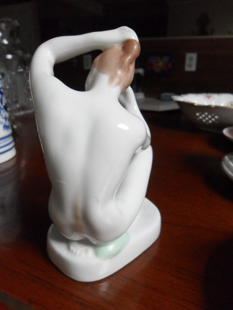 Aquincum Pottery  Budapest, Hungary 1910 - 1943 Nude Beauty Sculpture  6"[A7]