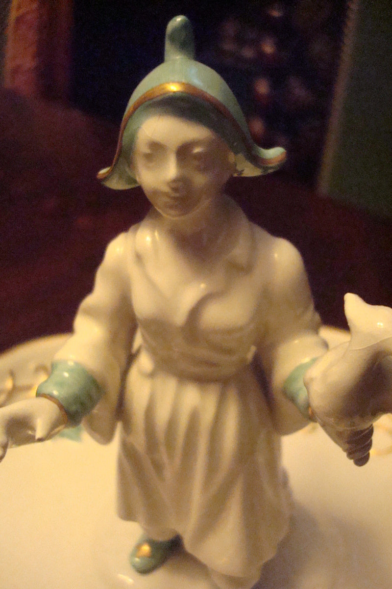 Italian ceramic jewelry holder, decorated with blue flowers and gold[7]