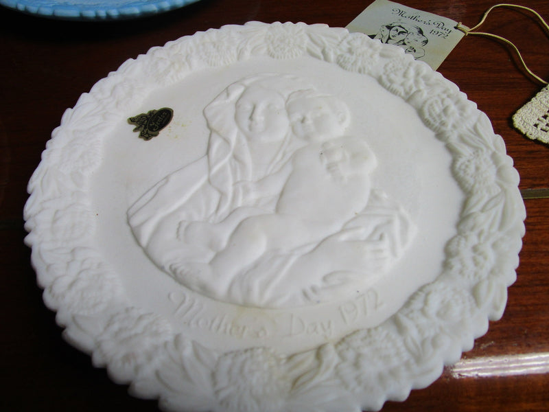 Fenton Mother's Day Milk Glass 2 Plates, Blue And White [am6]
