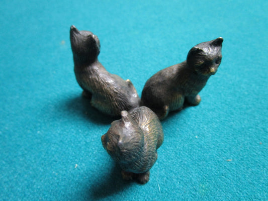 Brass /cast iron? paperweight 3 kittens, 1 1/2" x 2 1/2"[BOOKSHELF]