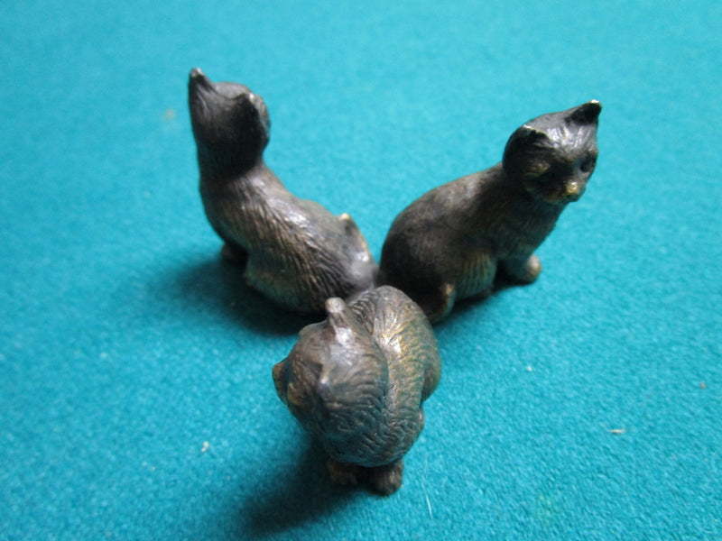 Brass /cast iron? paperweight 3 kittens, 1 1/2" x 2 1/2"[BOOKSHELF]