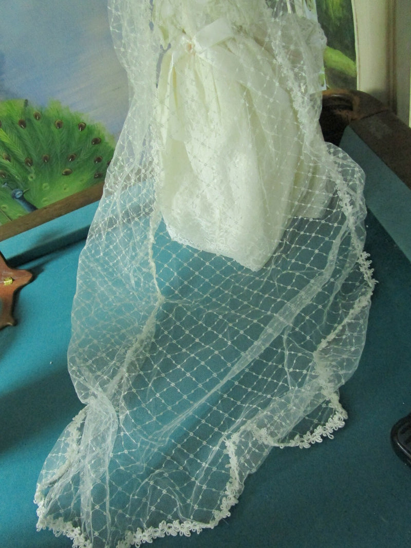 1990s Seymour Mann Connoiseur bride doll, 17" WHITE LACED RIBBONS LONG TRAIN