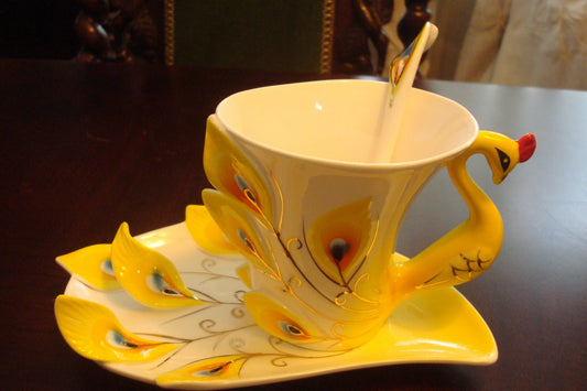Beautiful cup and saucer from the Peacock Collection, cup ,saucer and spoon orig