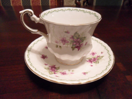 Queens England cup and saucer Special Flowers: Violets [55]