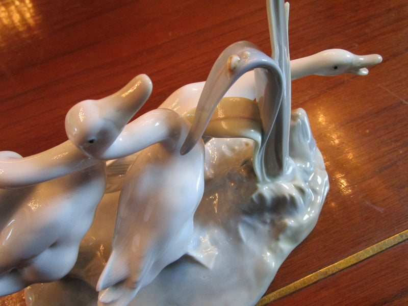 Vintage  Retired  "Lladro" Geese Group Porcelain Figurine #4549 [14]*a