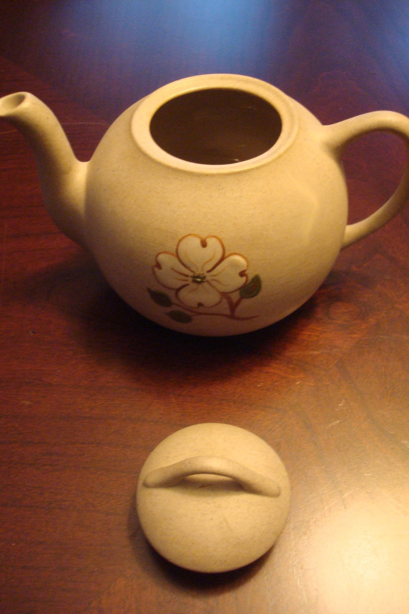 Pigeon Forge Pottery teapot Dogwood flower pattern COLOR GREY WHITE FLOWERS ^^