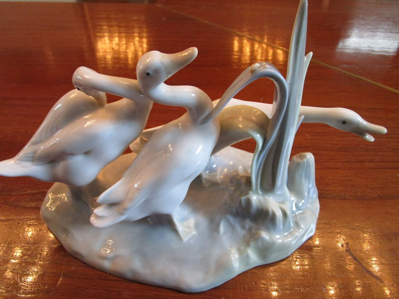 Vintage  Retired  "Lladro" Geese Group Porcelain Figurine #4549 [14]*a
