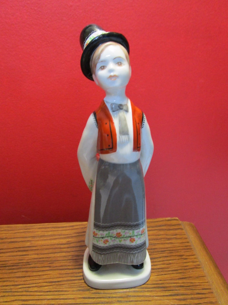Hollohaza Hungary Porzellan Figurine Folk Boy [*a7]