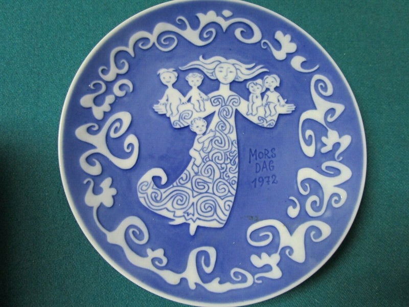 Royal Copenhagen Collector Plate Signed  Mothers Day 1971/1972  6" Pick 1