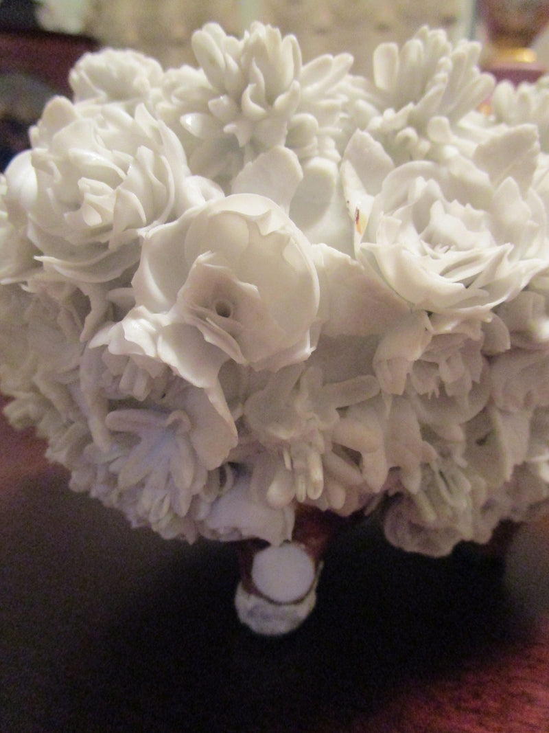 Dresden/Meissen SNOWBALL Schneebal white flowers basket with two handle