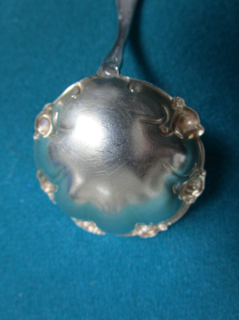Gorhan? Sterling Gravy  Spoon Flowers Engraving 4 1/2" [silv]