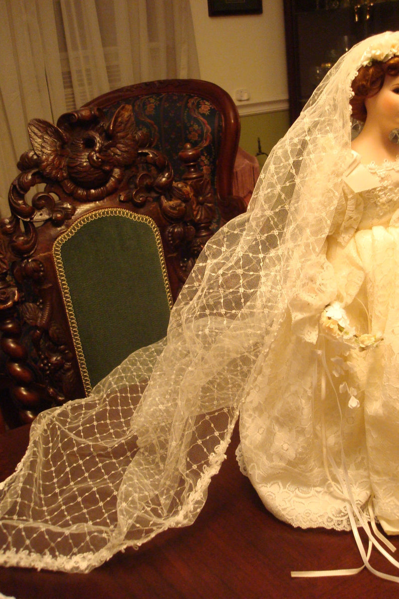 1990s Seymour Mann Connoiseur bride doll, 17" WHITE LACED RIBBONS LONG TRAIN