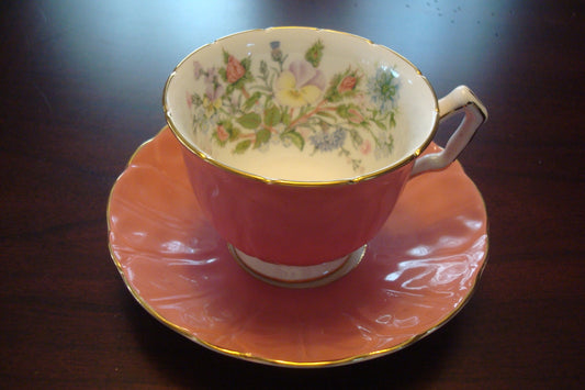 Aynsley cup and saucer made in England, pink, gold and flowers[ [a5#10]