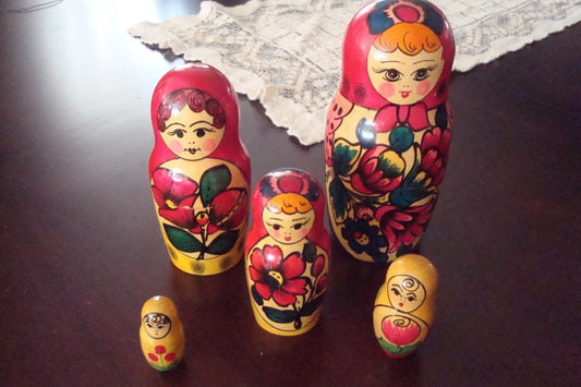 Russian nesting dolls, 5 pieces, principal doll  is 7" original