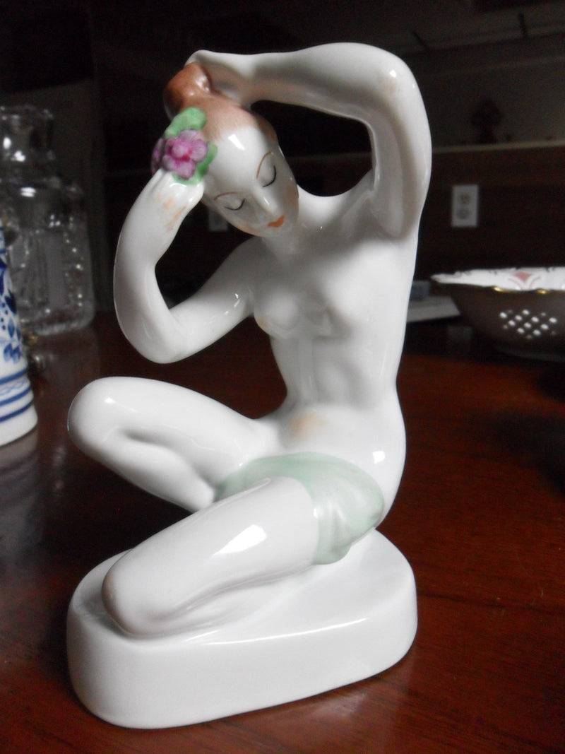 Aquincum Pottery  Budapest, Hungary 1910 - 1943 Nude Beauty Sculpture  6"[A7]