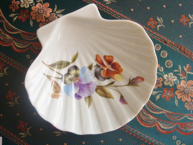 Limoges France shell bon bon dish, gorgeous flowers [88c]