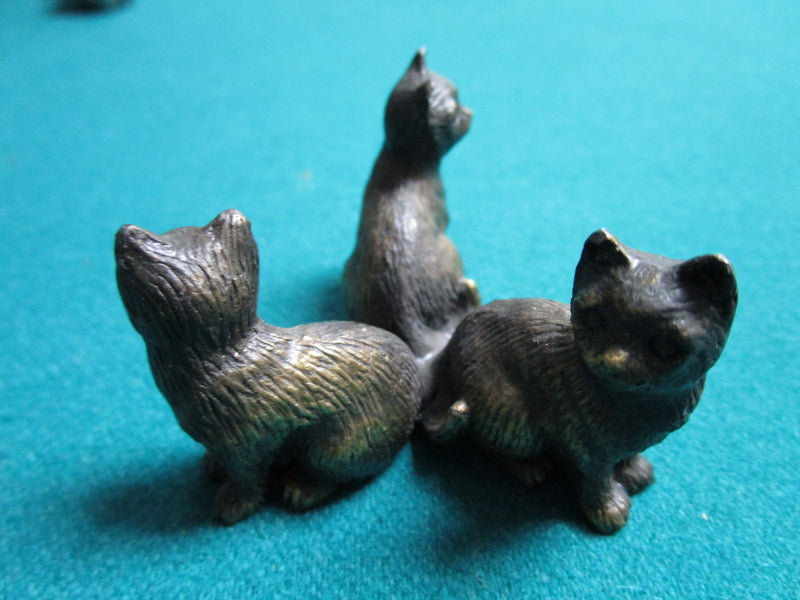 Brass /cast iron? paperweight 3 kittens, 1 1/2" x 2 1/2"[BOOKSHELF]