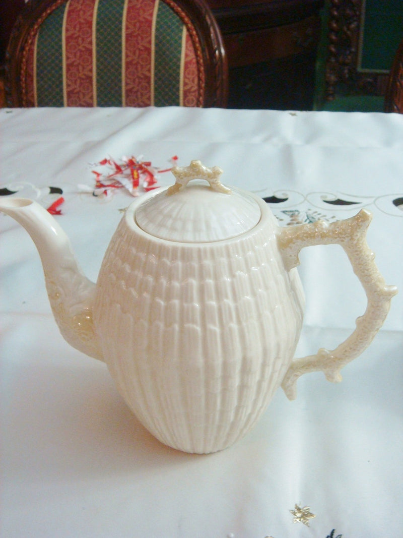 Coffee Pot & Lid in Limpet Yellow  Belleek Pottery (Ireland) 8" tall [a*12]
