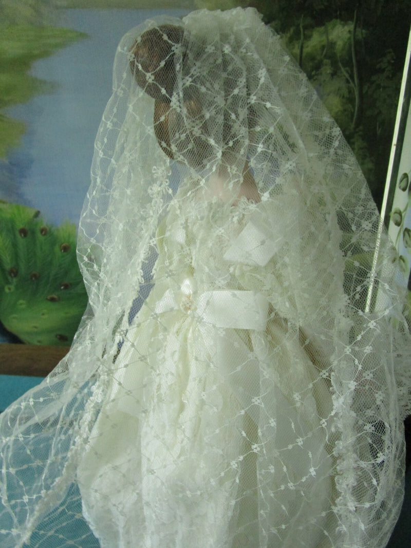 1990s Seymour Mann Connoiseur bride doll, 17" WHITE LACED RIBBONS LONG TRAIN