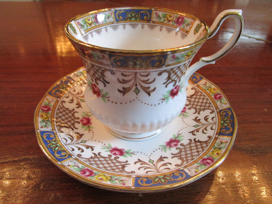 Queens Rosina, England, Kenilworth pattern, garland,  cup and saucer orig [86c]