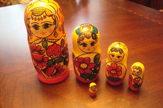Russian Nesting Dolls (5) main doll is 7" ORIGINAL