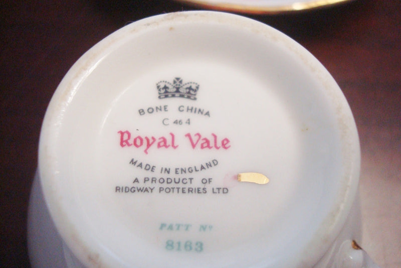 Royal Vale, England, Ridgways, Footed Cup & Saucer Set, red roses [80]