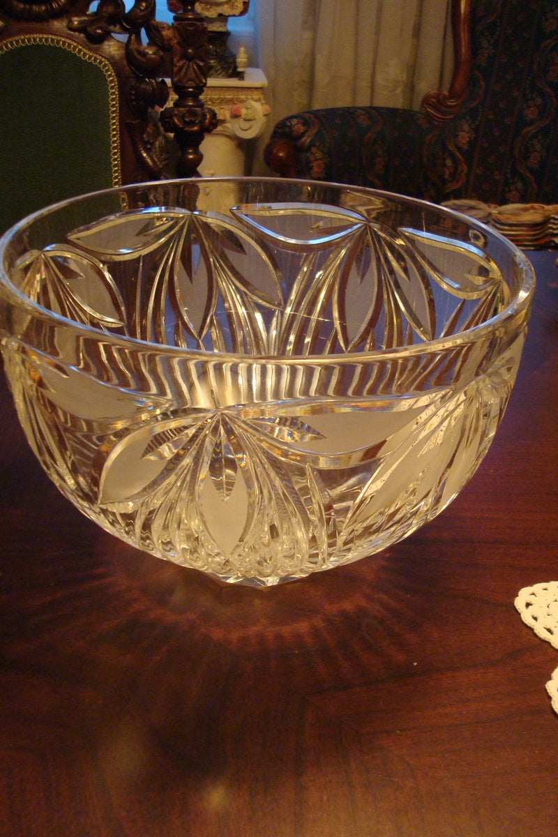 Crystal Bohemian cut Glass large round Bowl, very classy [a*5]