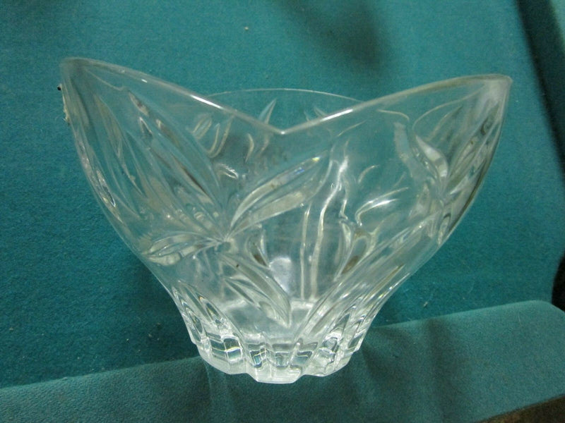 Czechoslovakian Crystal Bowl, delicate decorations,with partial label [GL-10]