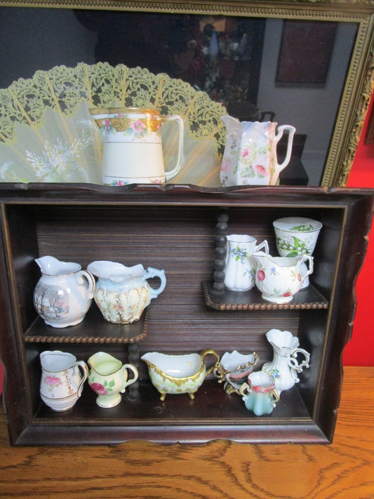 COLLECTION OF CERAMIC CREAMERS IN WOODEN VINTAGE RACK lot 13pcs and rack