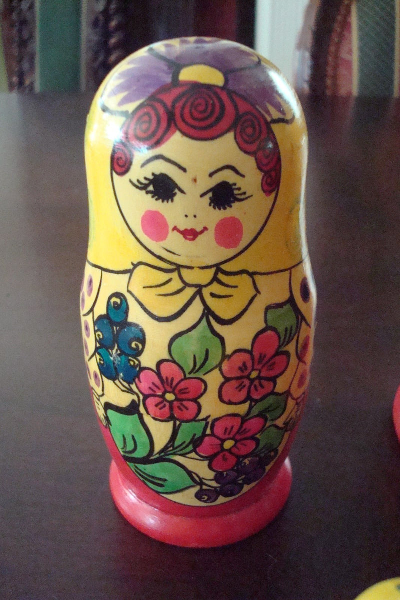 Russian nesting dolls 6 pieces, principal doll measures 8 1/2" original