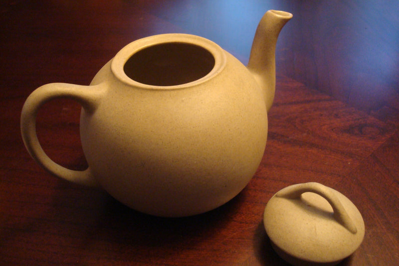 Pigeon Forge Pottery teapot Dogwood flower pattern COLOR GREY WHITE FLOWERS ^^