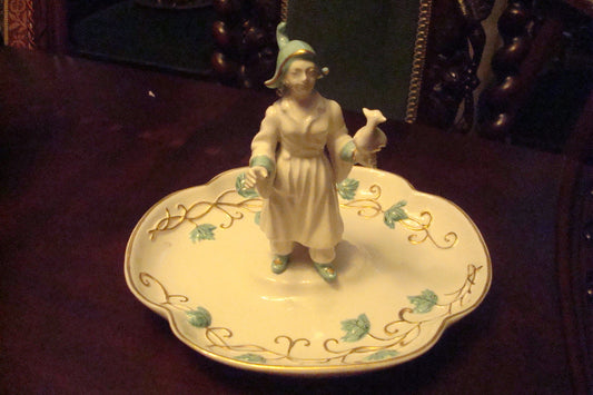 Italian ceramic jewelry holder, decorated with blue flowers and gold[7]