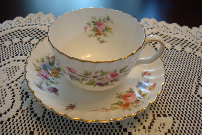 Mintons England "Marlow" pattern Tea Cup & Saucer, beautiful colors & gold [83C]