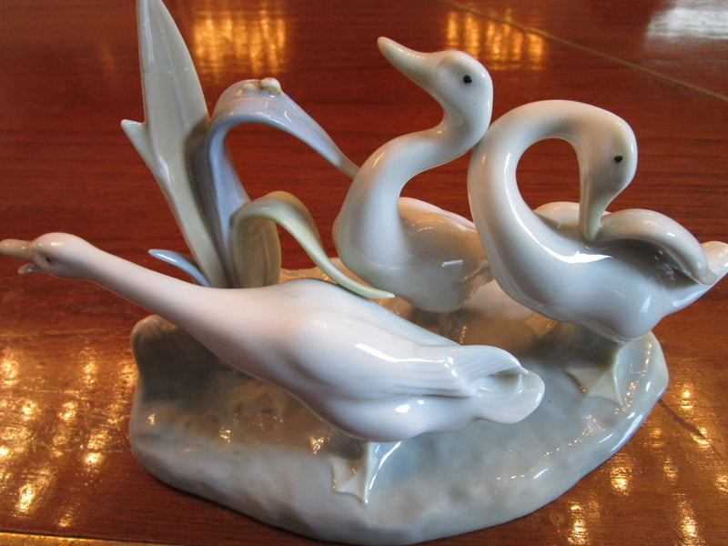 Vintage  Retired  "Lladro" Geese Group Porcelain Figurine #4549 [14]*a
