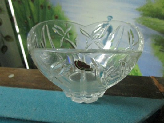 Czechoslovakian Crystal Bowl, delicate decorations,with partial label [GL-10]