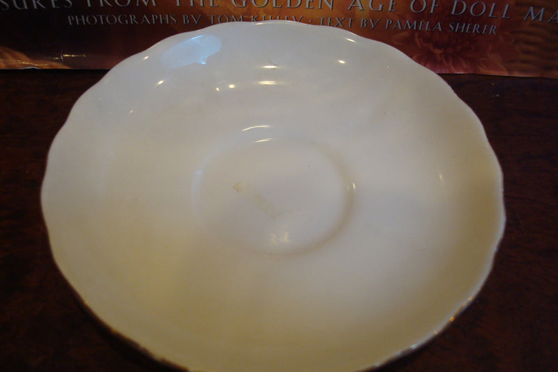 “Wedgwood” Royal Tuscan cup and saucer, made in England "Gemini" pattern [a5#3]